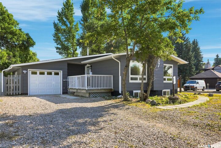 Property Photo:  607 Lenore Drive  SK S7K 5G7 