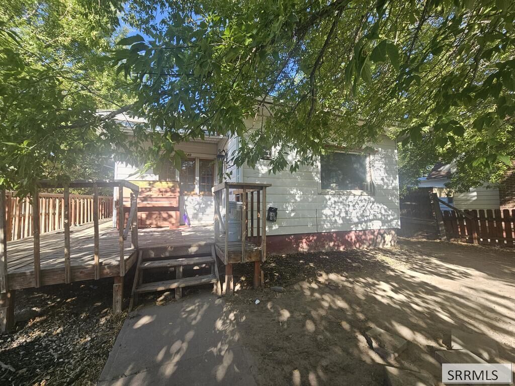 Property Photo: 140 N Lincoln Avenue ID 83204