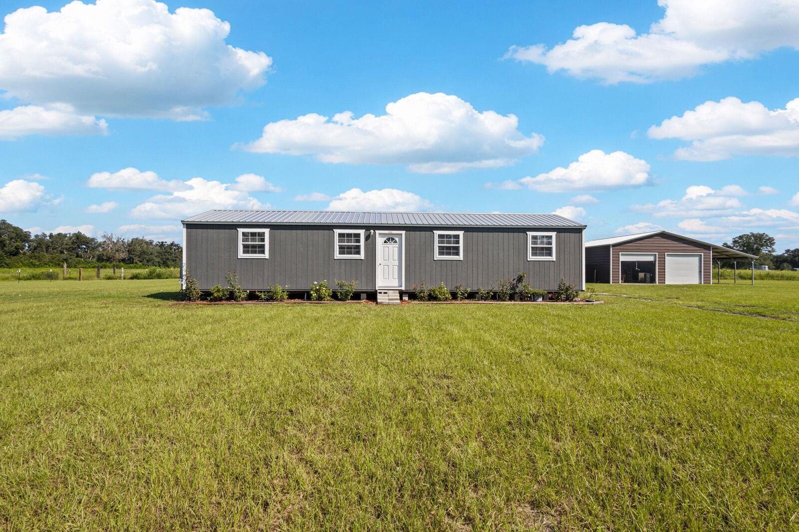 Property Photo:  985 NE Gooseberry Street  FL 32059 