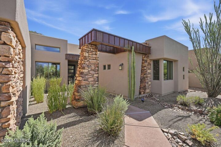 Property Photo: 5621 W Silent Wash Place AZ 85658