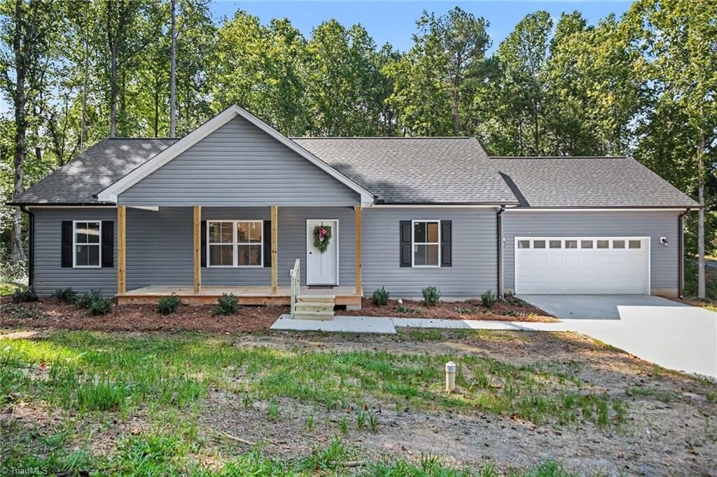 Property Photo: 406 Grant Street NC 27055