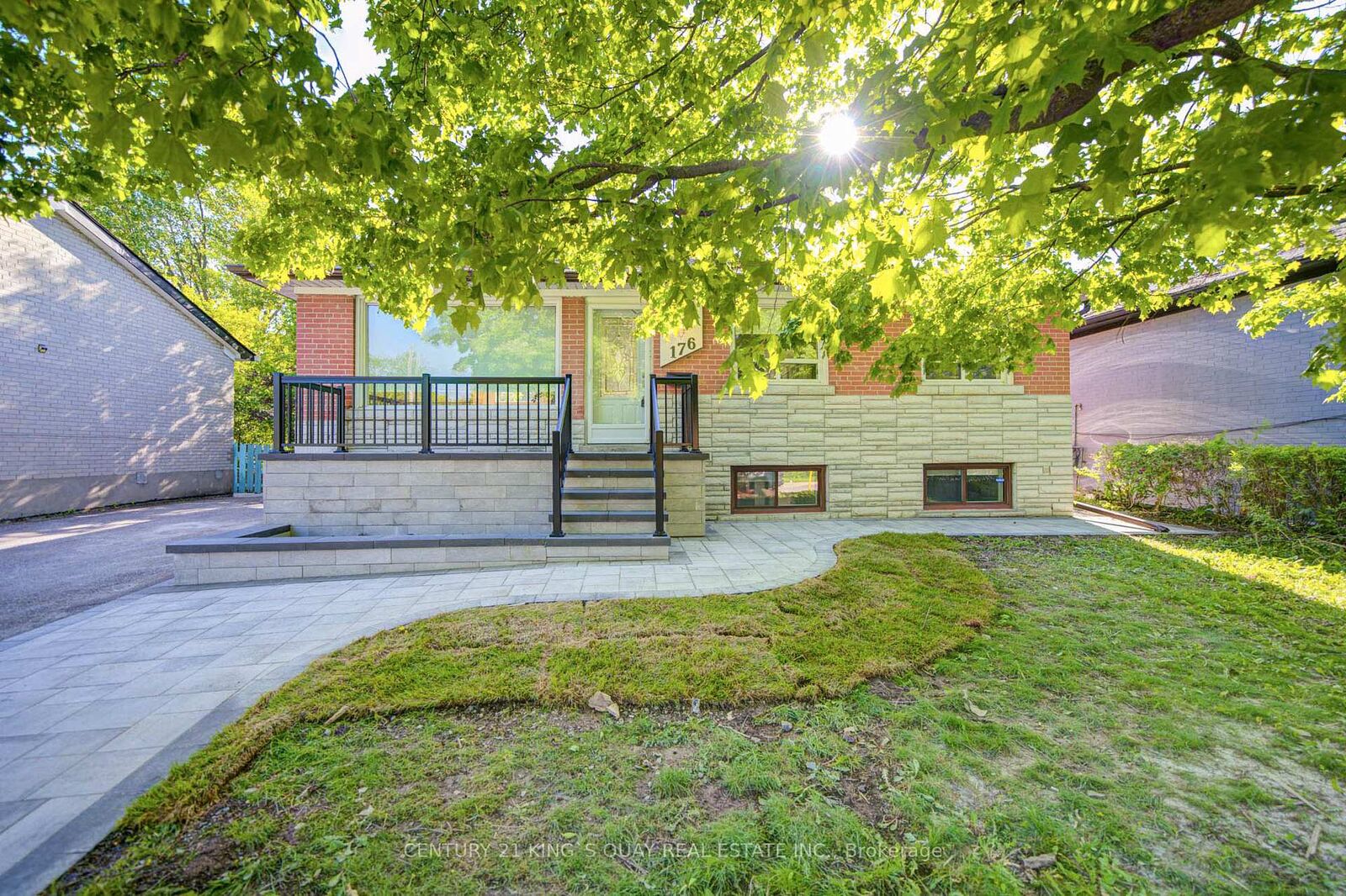 Photo de la propriété:  176 Felix Road Basement  ON L4C 3M9 