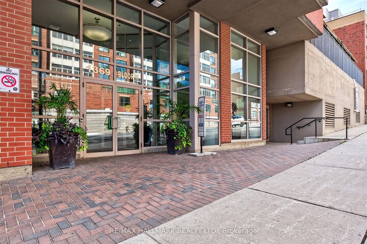 Property Photo:  1369 Bloor Street W 806  ON M6P 4J4 