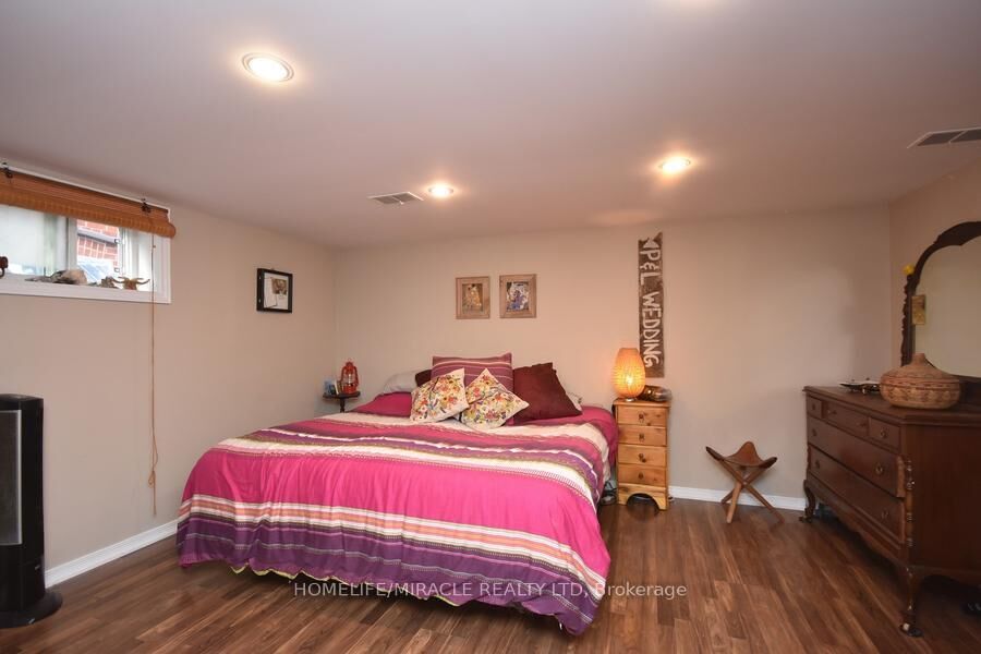 Property Photo: 1476 Cawthra Road ON L5G 4L2
