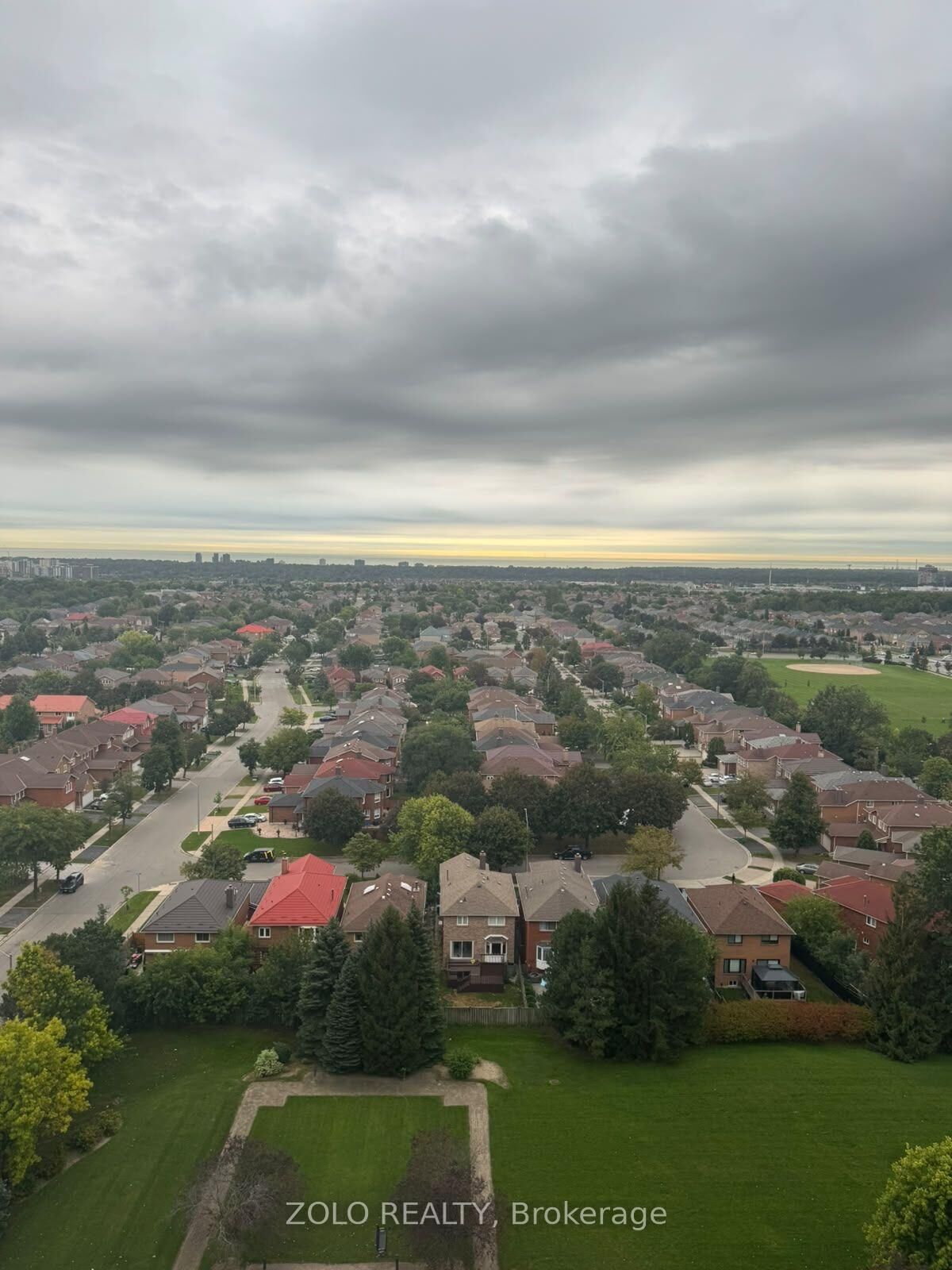 Property Photo:  550 Webb Drive  ON L5B 3Y4 