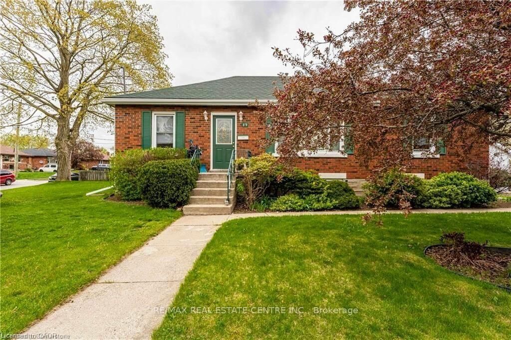 Property Photo:  89 Elgin Street N  ON N1R 5H5 