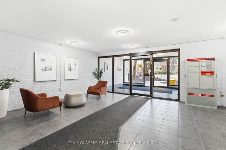 Property Photo: 498 Queens Avenue 802 ON N6B 3K9