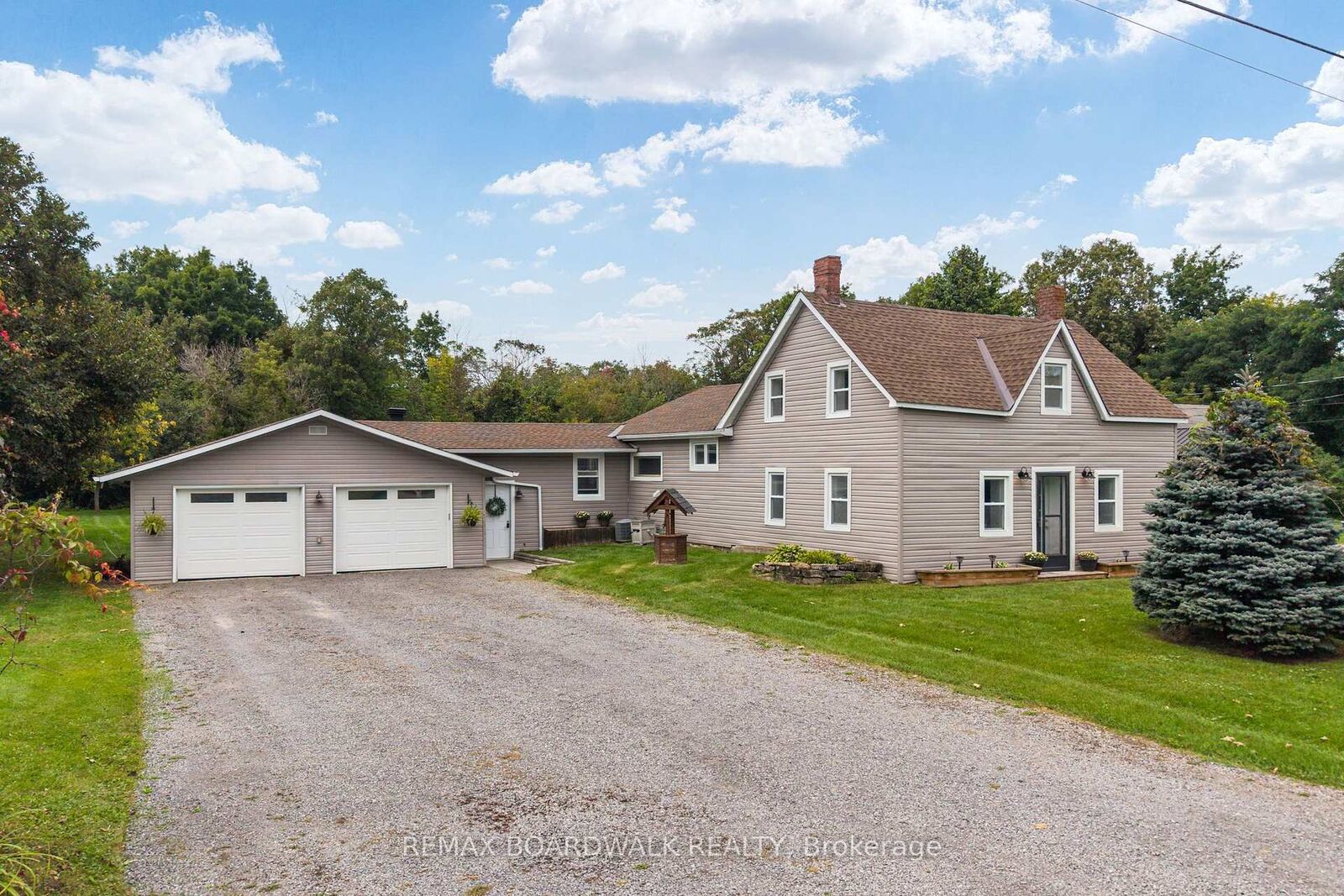 Property Photo:  180 Church Street  ON K7A 4S7 