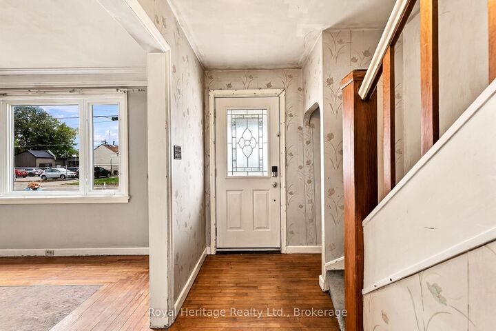 Property Photo:  20 Gordon Street  ON K8P 3E3 