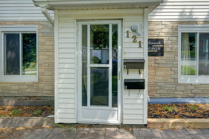Property Photo:  121 Seventh Street Upper 2 Floors  ON L4R 3Y9 