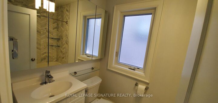 Property Photo:  118 Parkhurst Boulevard  ON M4G 2E7 