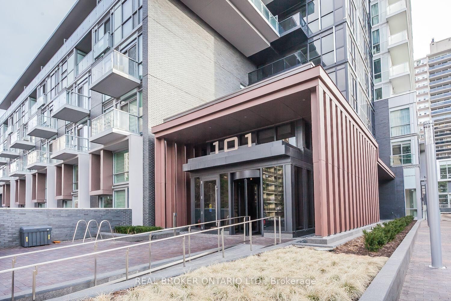 Property Photo:  101 Erskine Avenue 1613  ON M4P 1Y5 