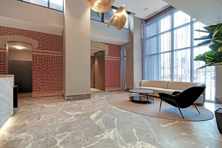Property Photo:  286 Main Street 811  ON M4C 0B3 