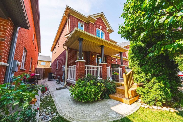 Property Photo:  141 Lavery Heights  ON L9T 0V4 