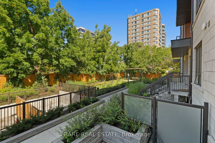 Property Photo:  4045 Hickory Drive 15  ON L4W 0G6 