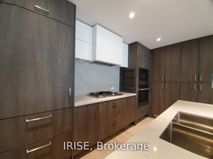 Property Photo: 118 Merchants' Wharf N/A 704 ON M5A 0L3
