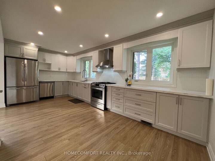 Property Photo:  32 Eaglewing (Main ) Court  ON M1E 4M1 