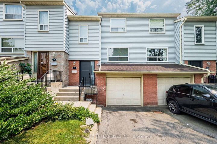Property Photo:  1055 Shawnmarr Road 17  ON L5H 3V2 