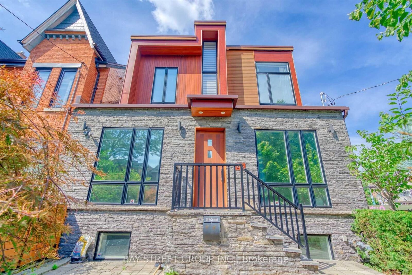 Property Photo:  296 Borden Street  ON M5S 2N6 