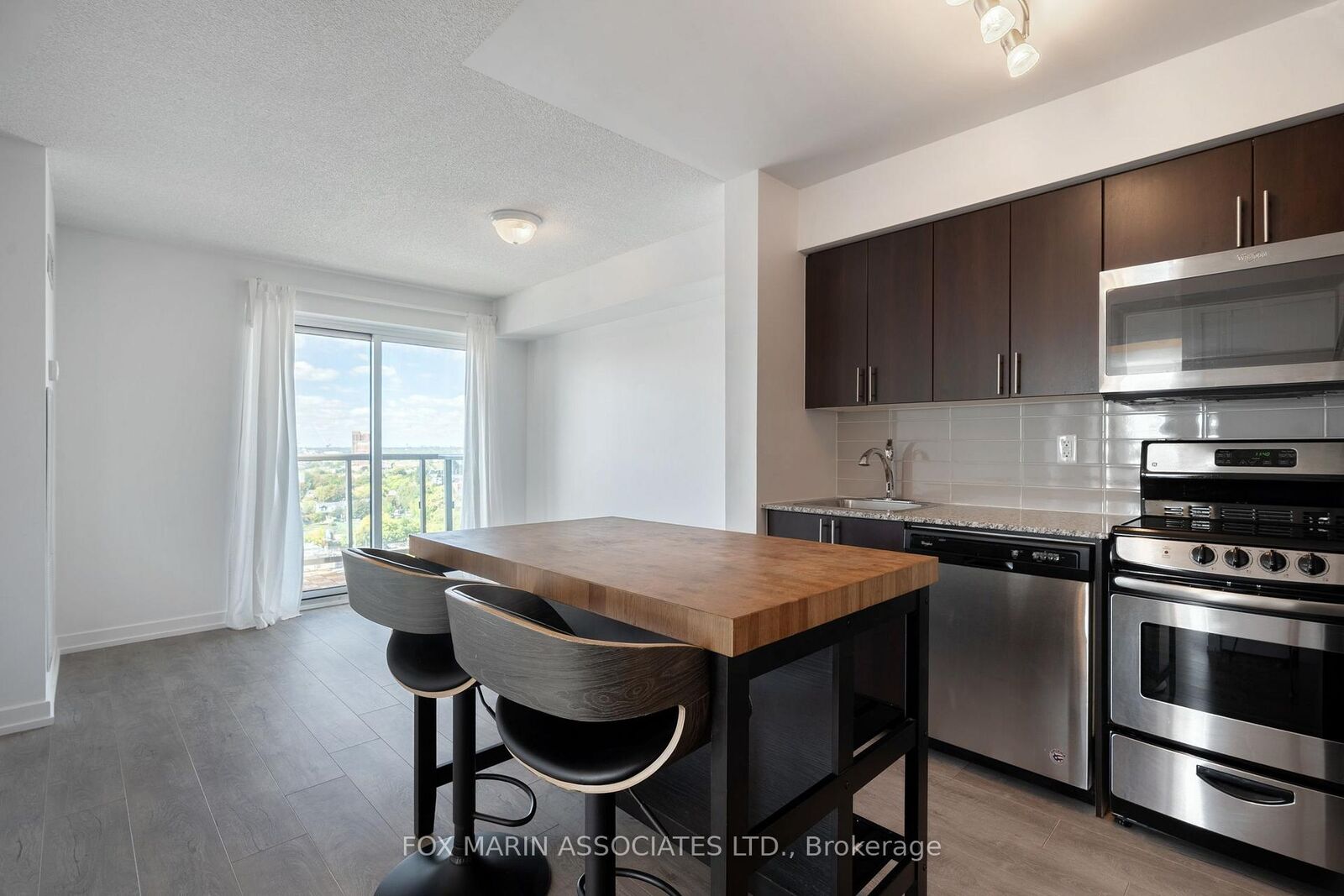 Property Photo:  1420 Dupont Street 1504  ON M6H 0C2 