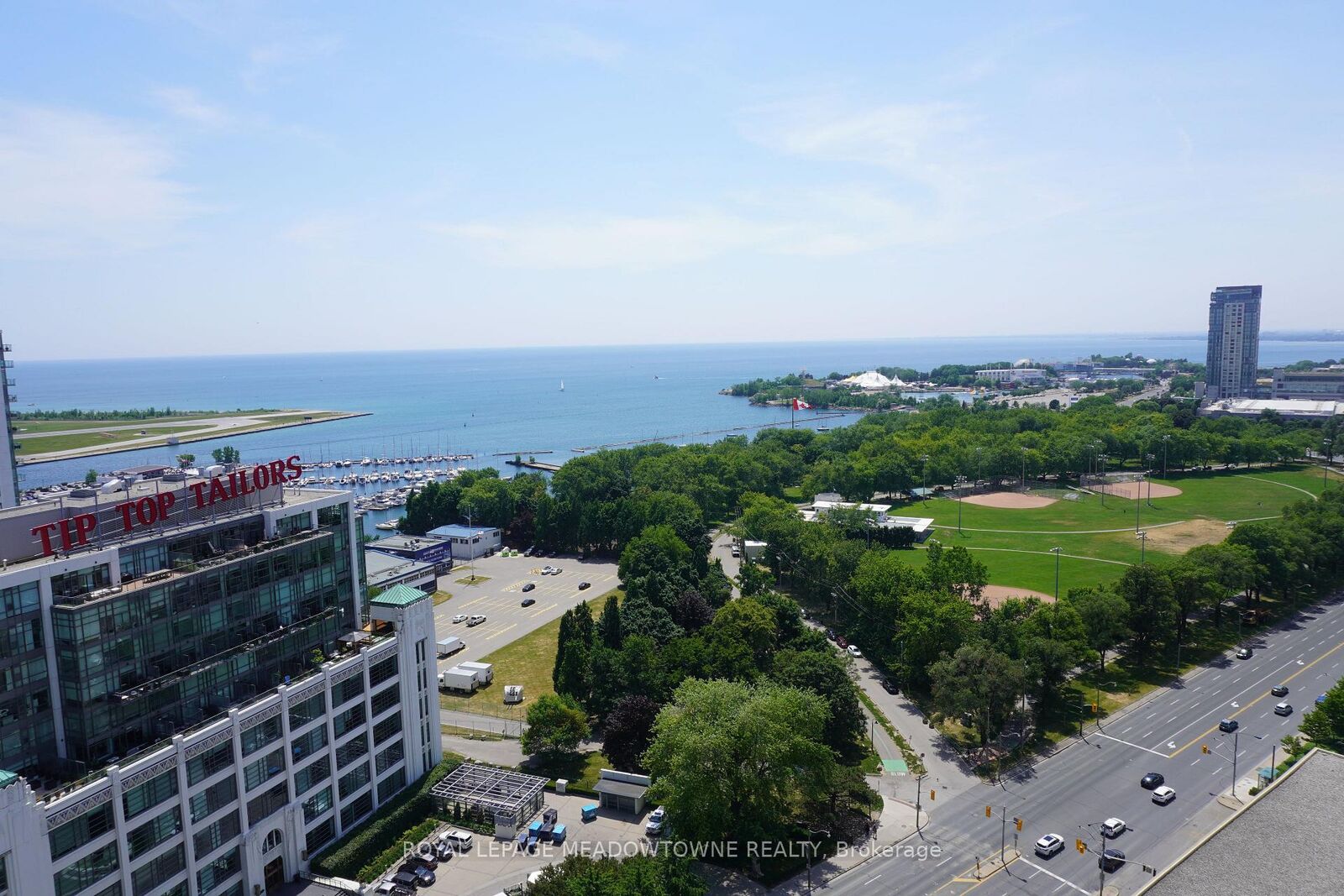 Property Photo:  21 Grand Magazine Street 2305  ON M5V 1B5 