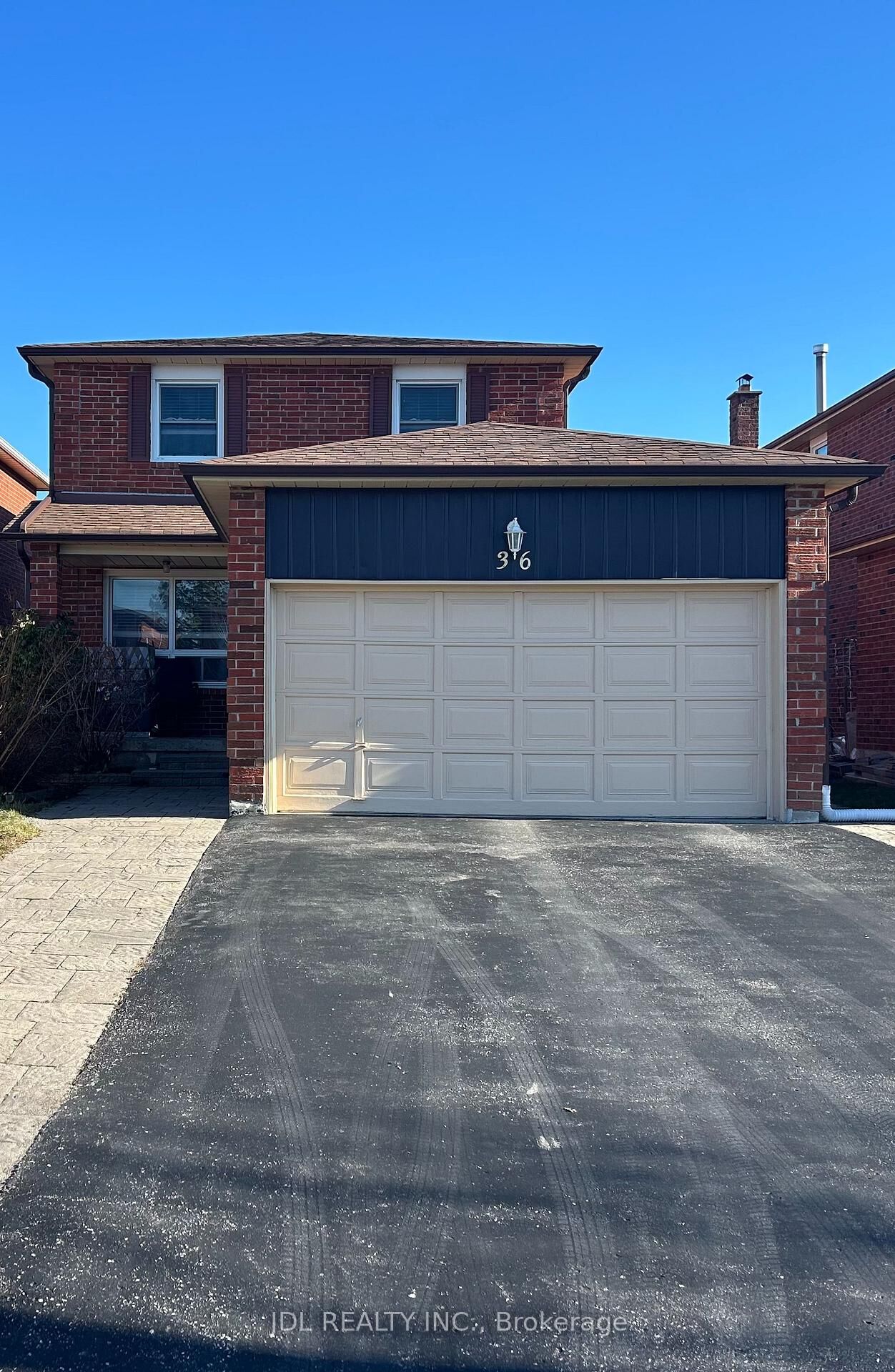 Property Photo: 36 Bendamere Cres Crescent Entire Two-Bedroom Bsmt ON L3P 6Y1