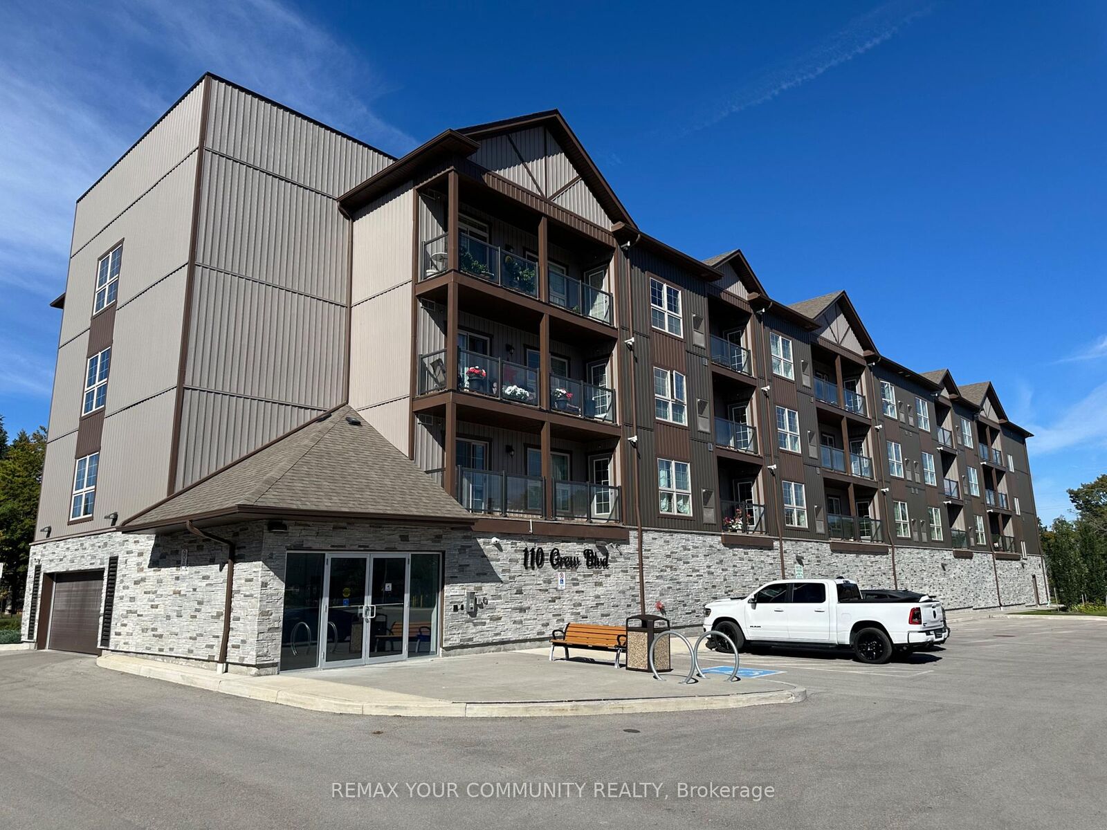 Property Photo:  110 Grew Boulevard W 202  ON L0E 1L0 