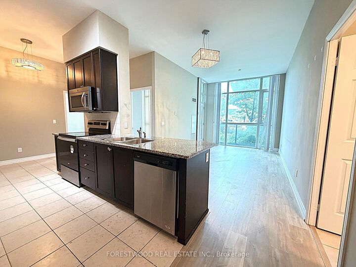 Property Photo:  339 Rathburn Road W 101  ON L5B 0K6 