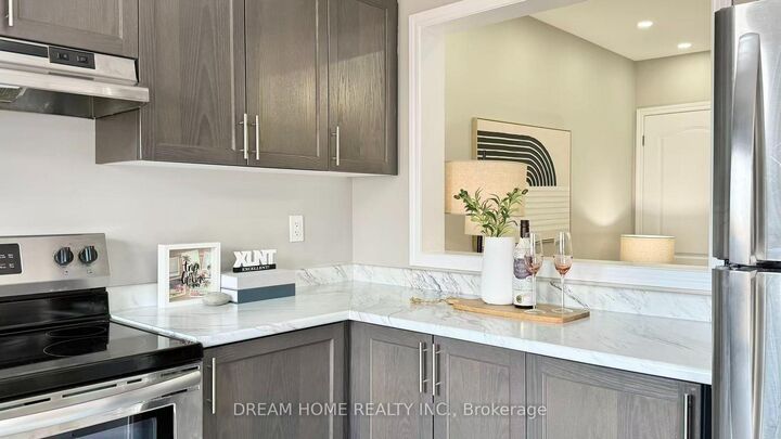 Property Photo:  24 Spofford Drive  ON L4A 4R1 