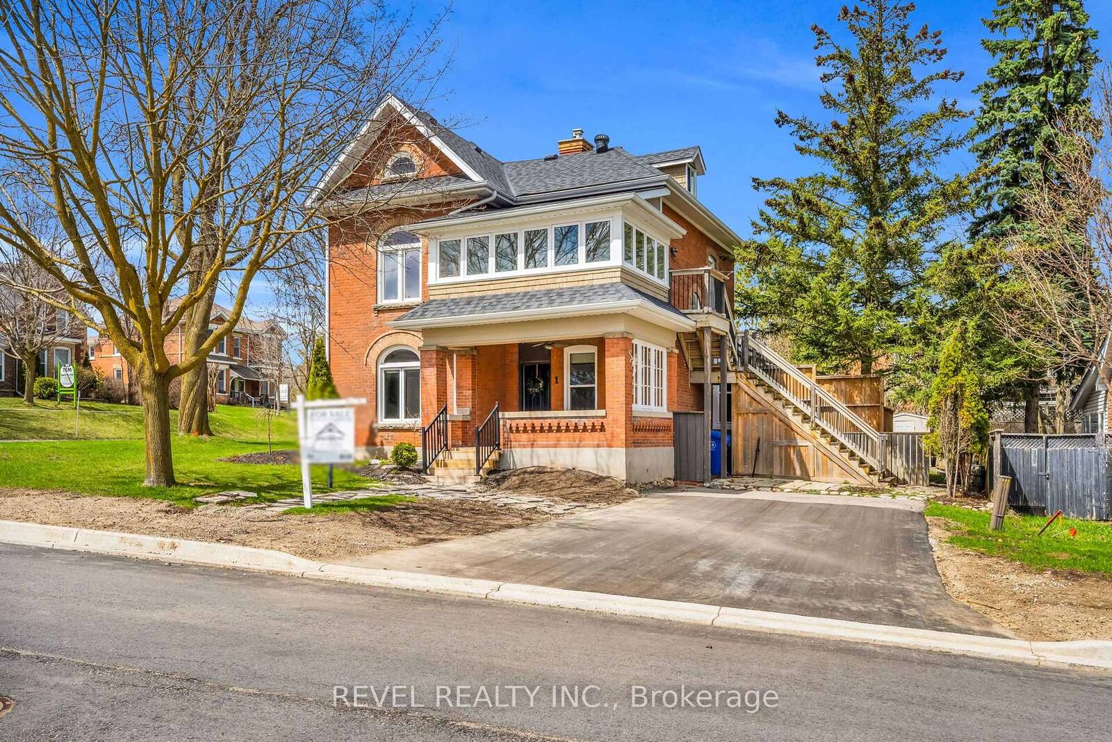Property Photo:  1 Third Avenue  ON L9W 1G8 