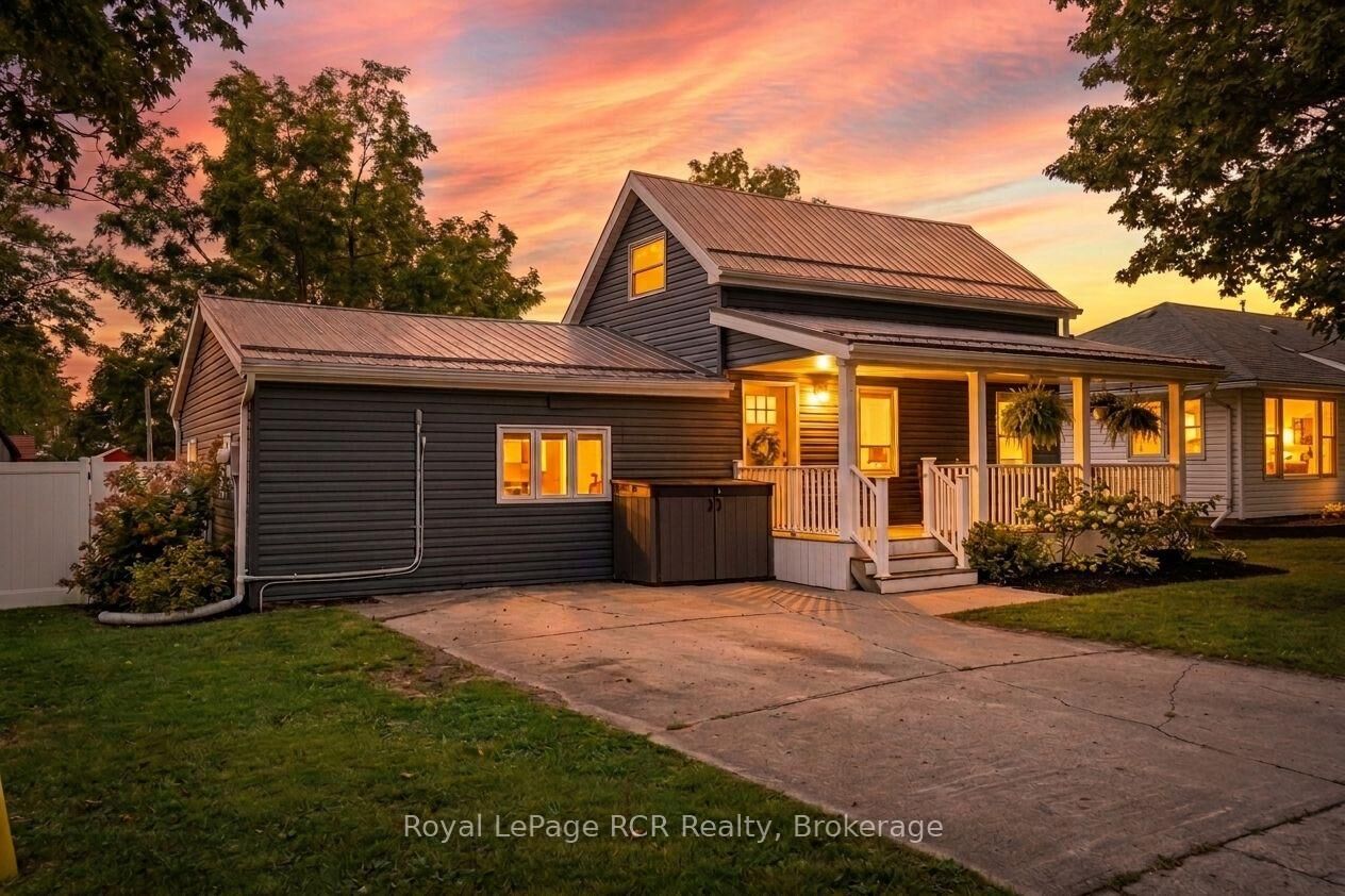 Property Photo:  210 King Street  ON N0G 1B0 