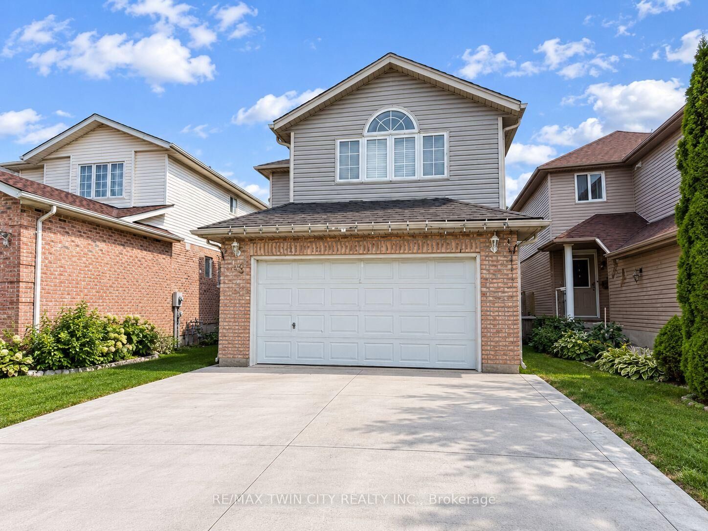 Property Photo:  63 Orchid Crescent  ON N2E 3N3 
