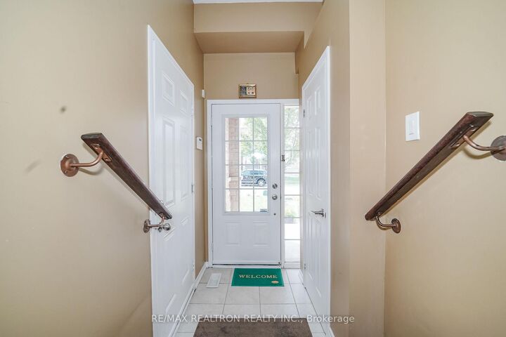 Property Photo:  15 Blunden Road  ON L1Z 0K9 