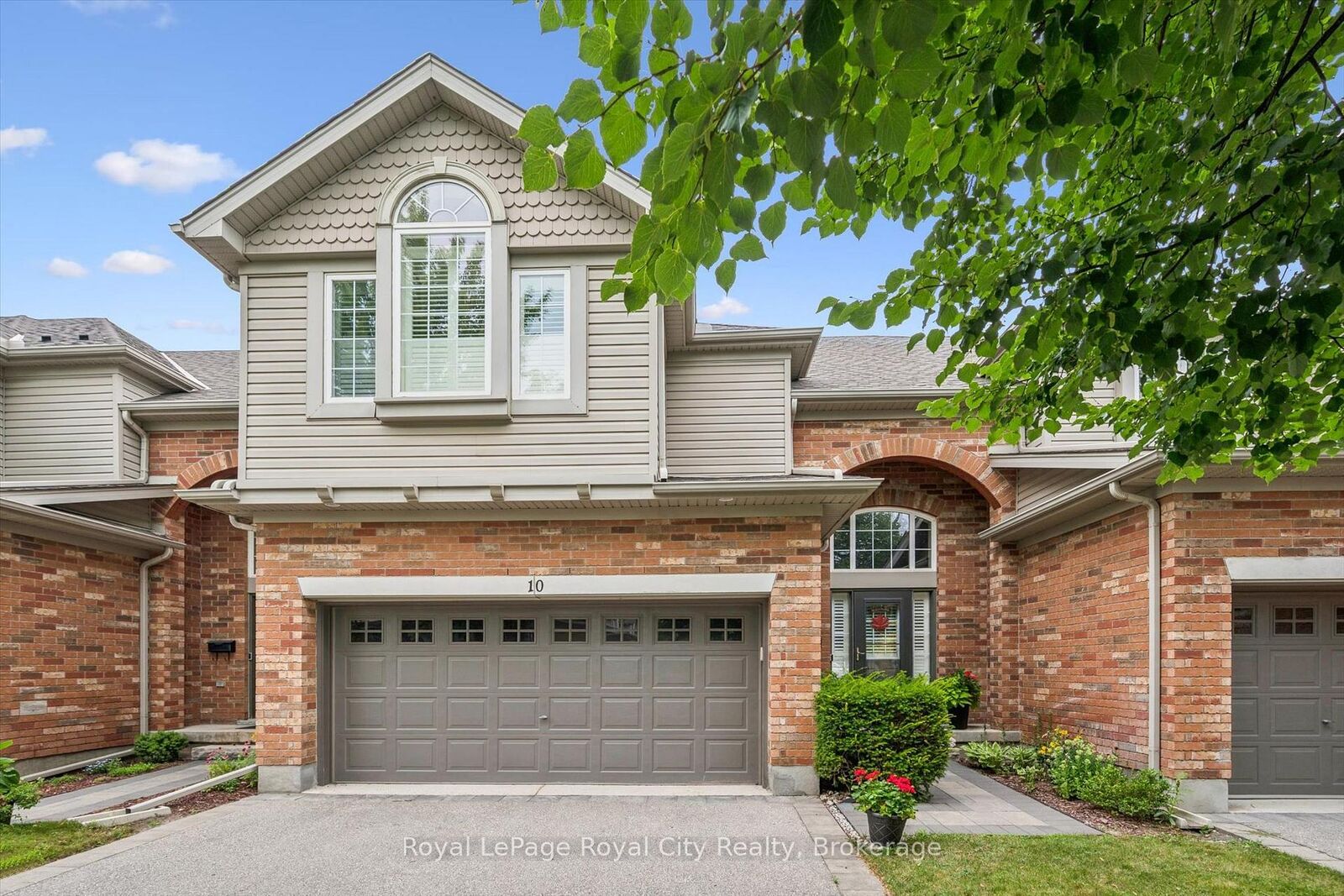 Property Photo:  755 Willow Road 10  ON N1K 2A2 