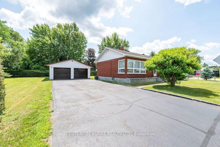 Property Photo:  13 Herman Street  ON K8H 1W1 
