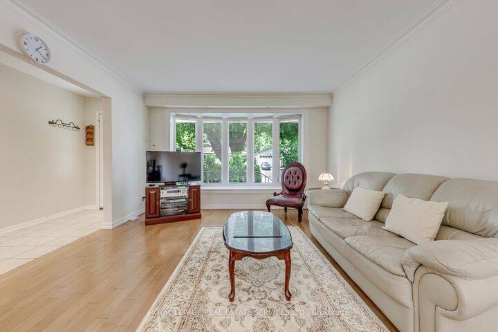 Property Photo:  1607 Ewald Road  ON L5G 4C4 