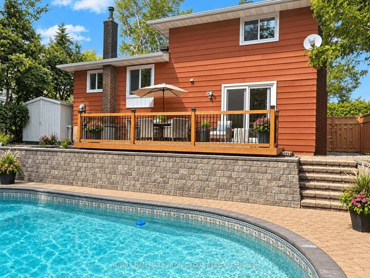 Property Photo: 16 Eastpark Drive ON K1B 3Z8