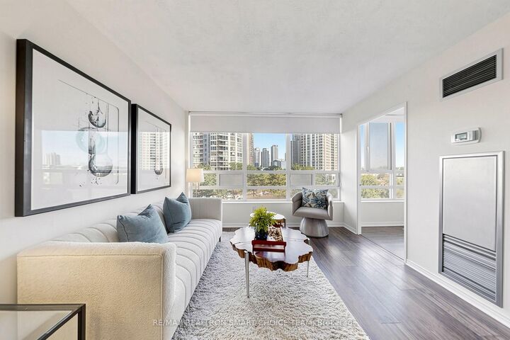 Property Photo:  50 Kingsbridge Garden Circle 504  ON L5R 1Y2 