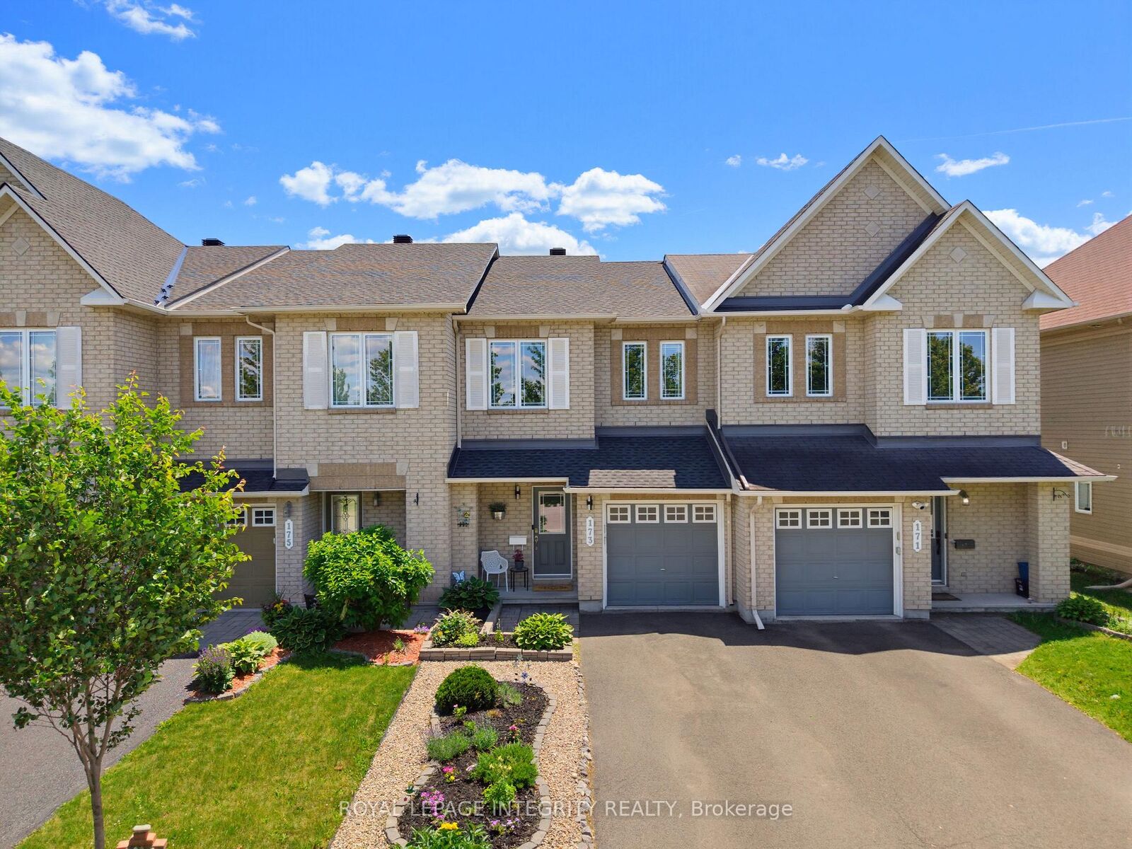 Property Photo: 173 Silvermoon Crescent ON K4A 0P6