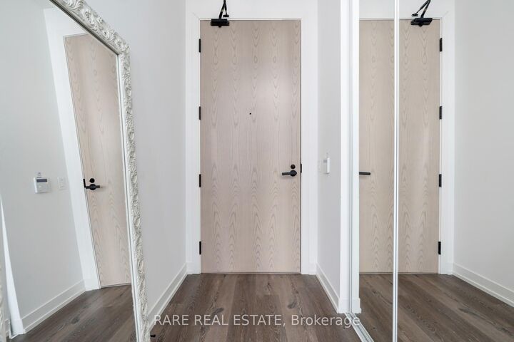 Property Photo:  28 Interchange Way 1916  ON L4K 5W3 