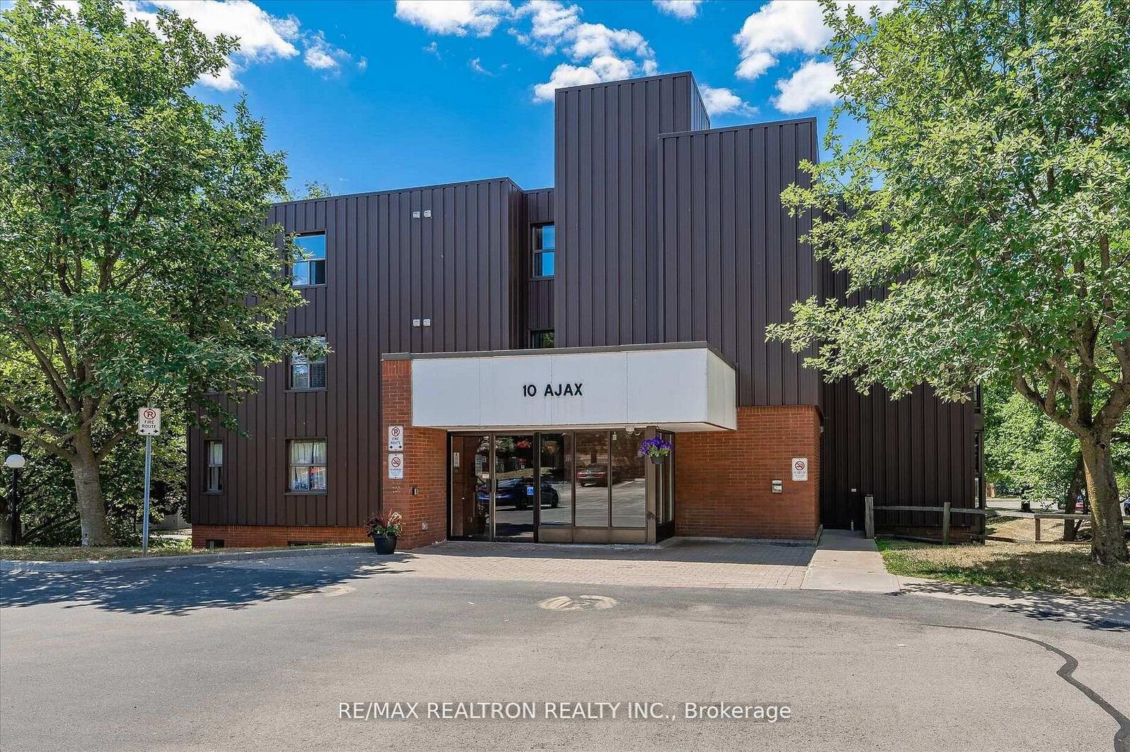 Property Photo:  10 Ajax Street 203  ON N1H 7N6 