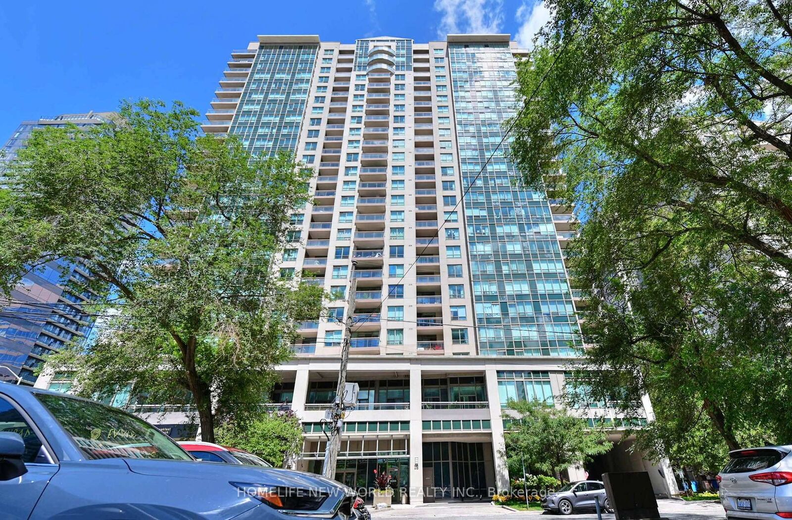 Property Photo:  18 Parkview Avenue 811  ON M2N 7H7 