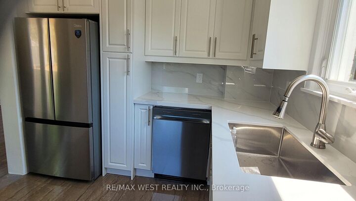 Property Photo:  65 Clapperton Avenue Upper  ON M1L 4K7 
