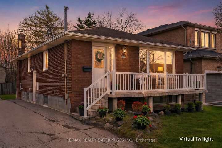 Property Photo:  995 Garrard Avenue  ON L5E 1L4 