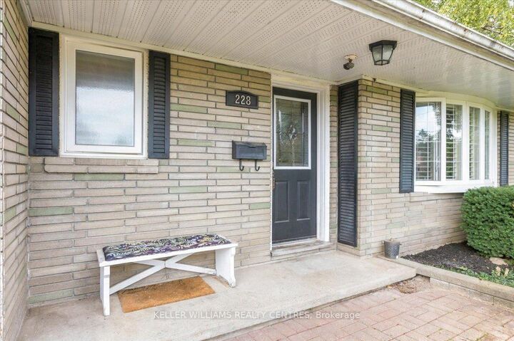 Property Photo:  228 Kathryn Crescent  ON L3Y 1M1 