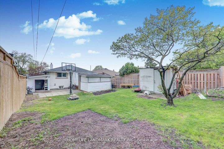 Property Photo:  71 Sundance Crescent  ON M1G 2M1 