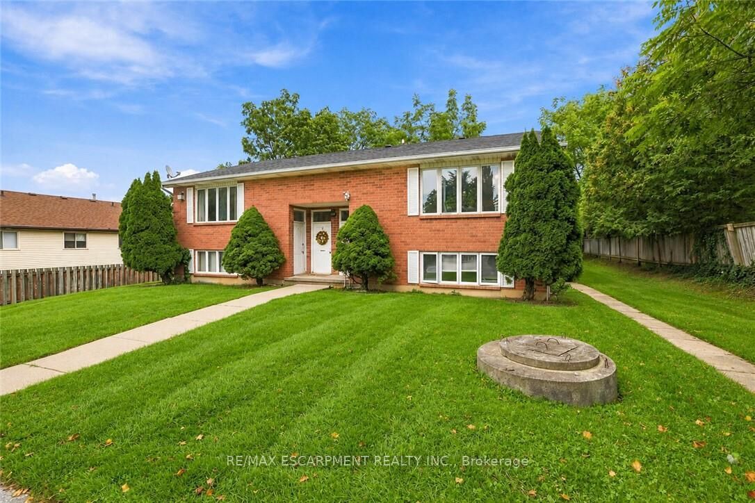Property Photo:  26 Renfrew Street E  ON N3W 1E8 