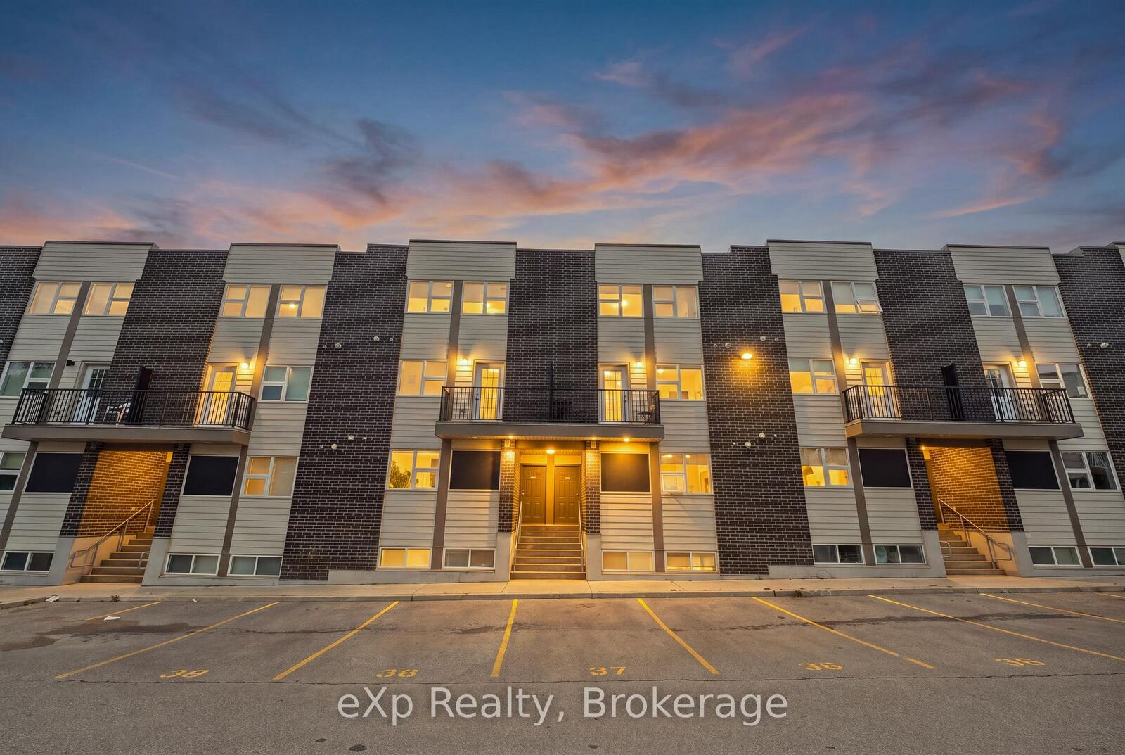 Property Photo:  338 Albert Street 119  ON N2L 3T8 