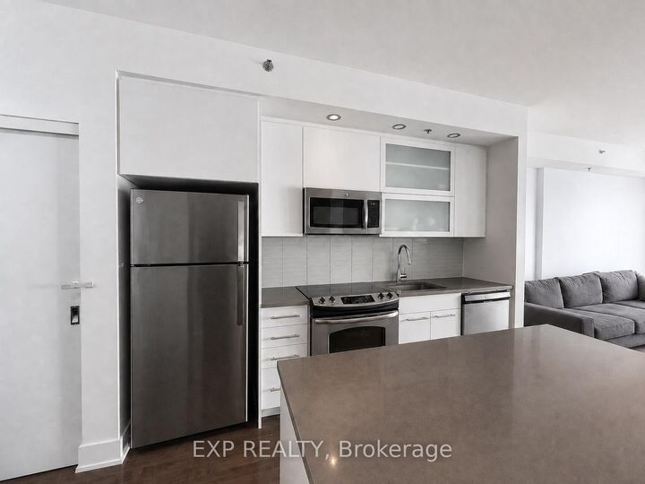 Property Photo:  98 Richmond Road 208  ON K1Z 0B2 