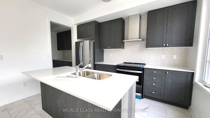 Property Photo:  48 Waterside Way  ON L1N 0N1 